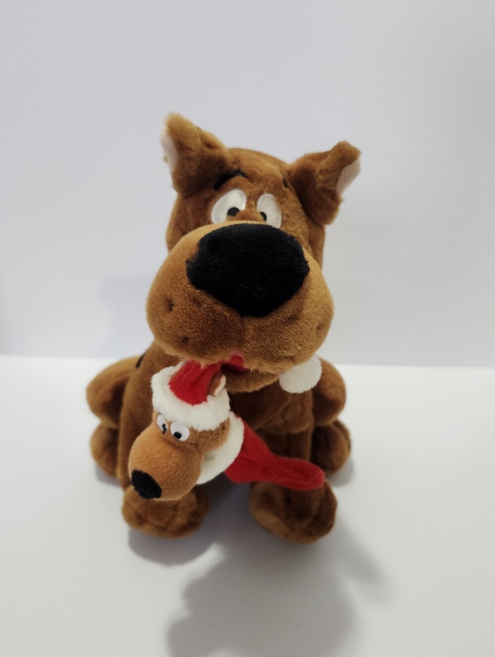 Vintage 1998 Warner Bros Studio Store Scooby-Doo Christmas Plush